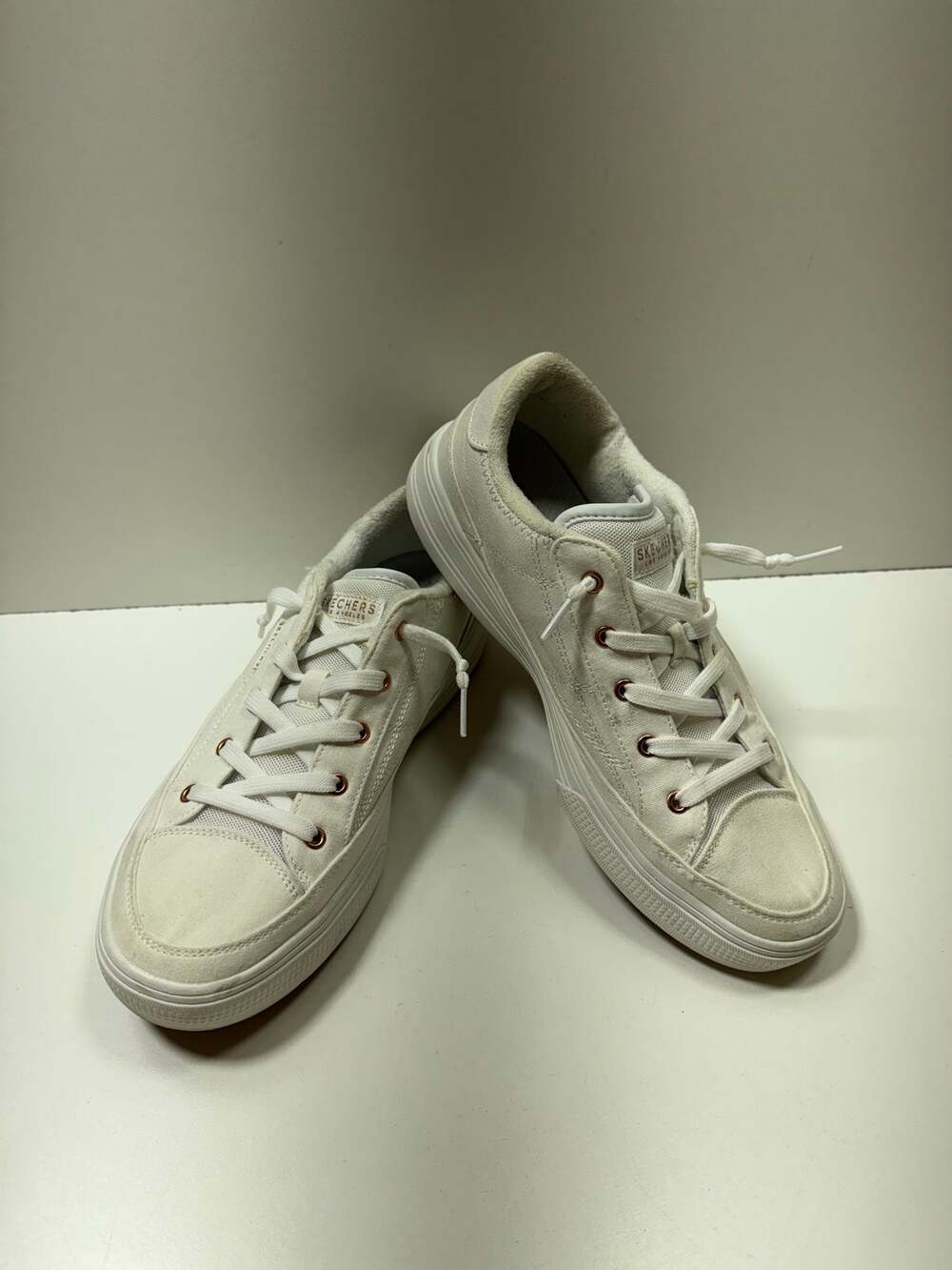 Skechers Women’s White Sneakers Sz 11 Air Cooled Arch Fit Lace Up Canvas